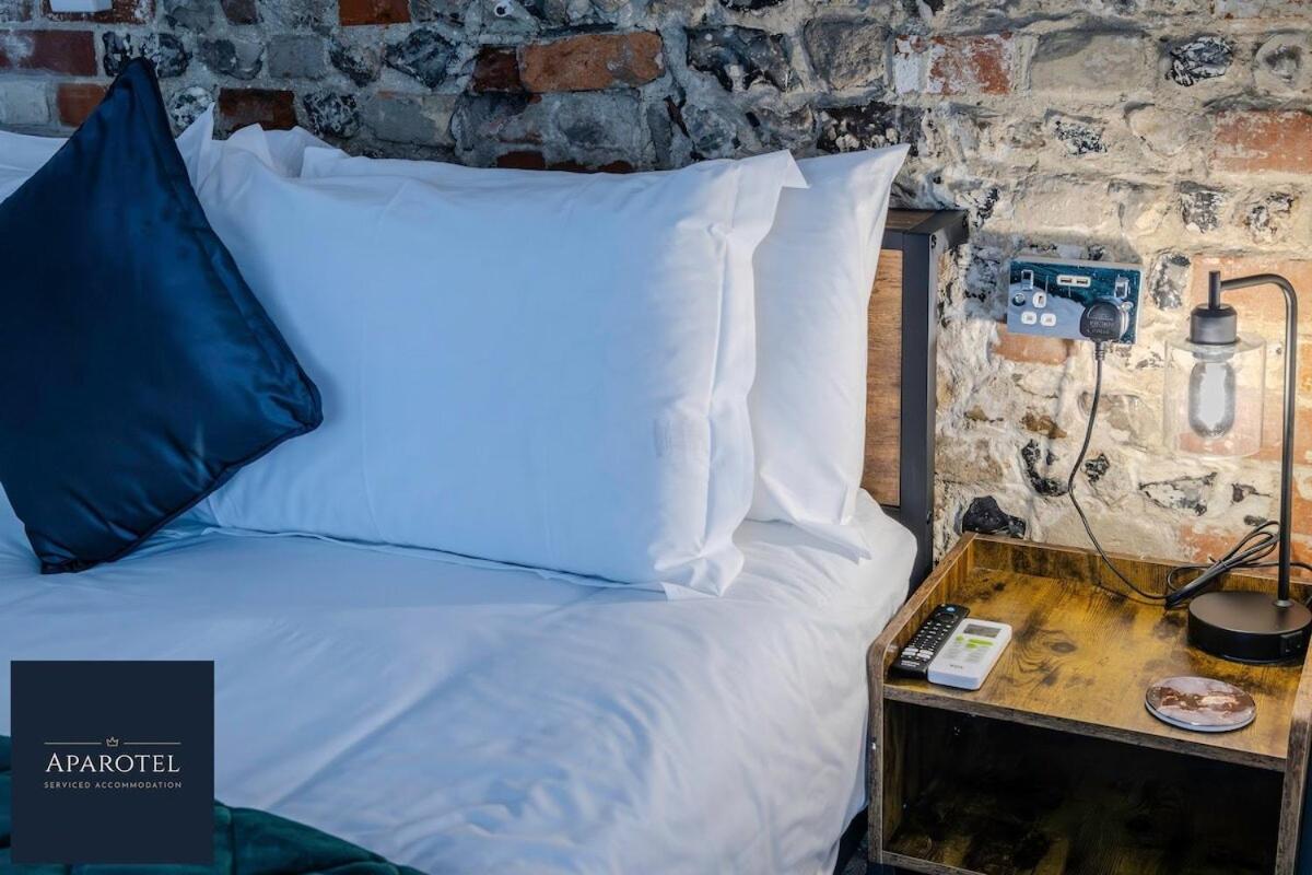 Aparotel Serviced Apartments - Stonehenge, Amesbury Town Centre ภายนอก รูปภาพ