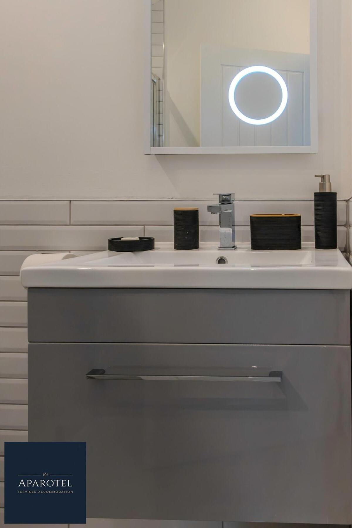 Aparotel Serviced Apartments - Stonehenge, Amesbury Town Centre ห้อง รูปภาพ